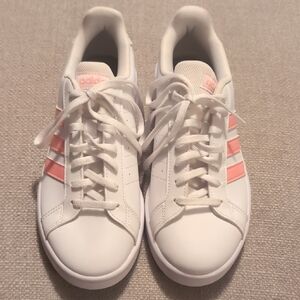 NWOT Adidas Women's Grand Court 2.0 Sneakers
